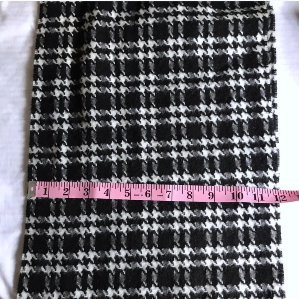 V.FRAAS cashmink Black&White Houndstooth Check plaid fringe scarf